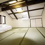Waraku House