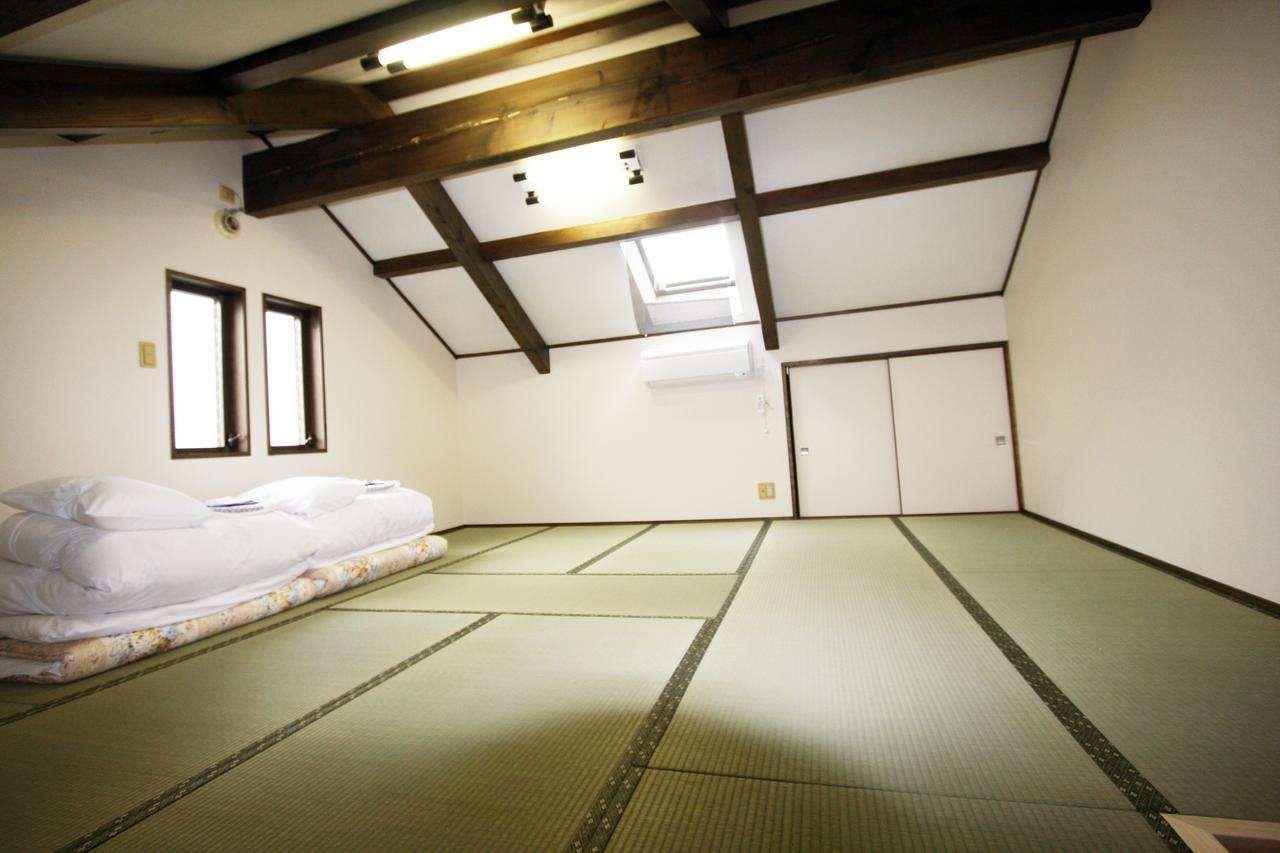 Waraku House