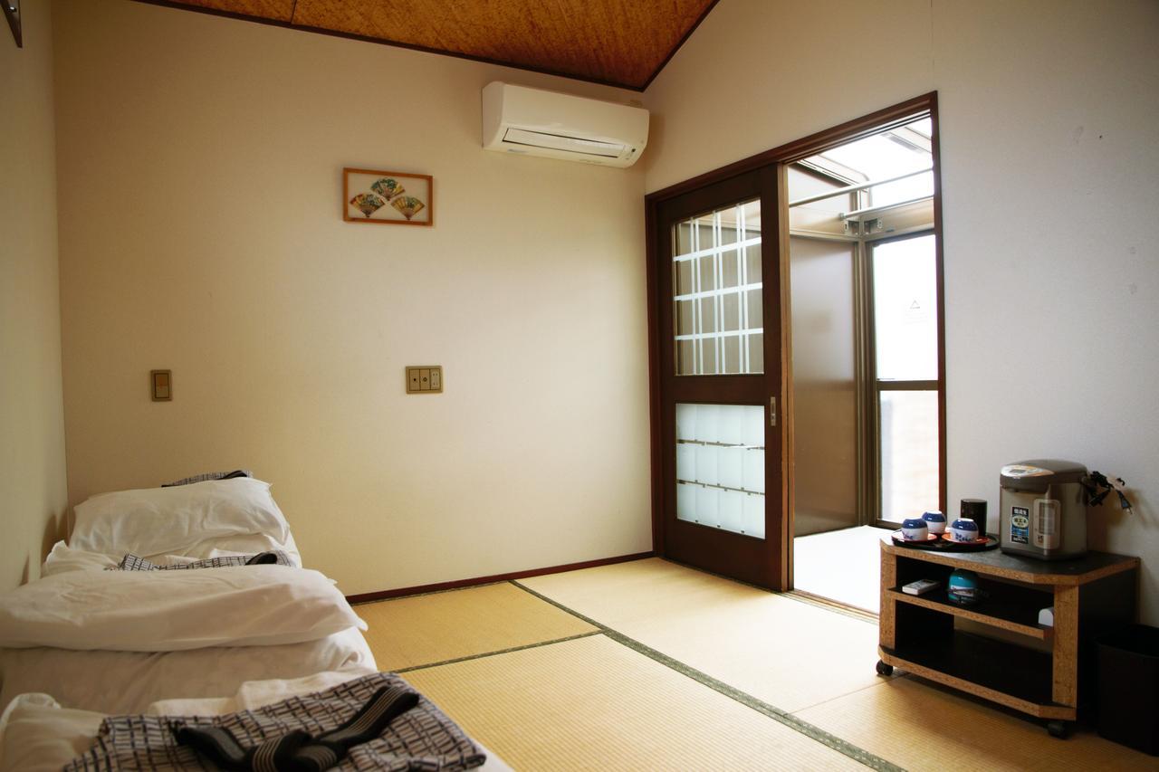 Waraku House Hostel