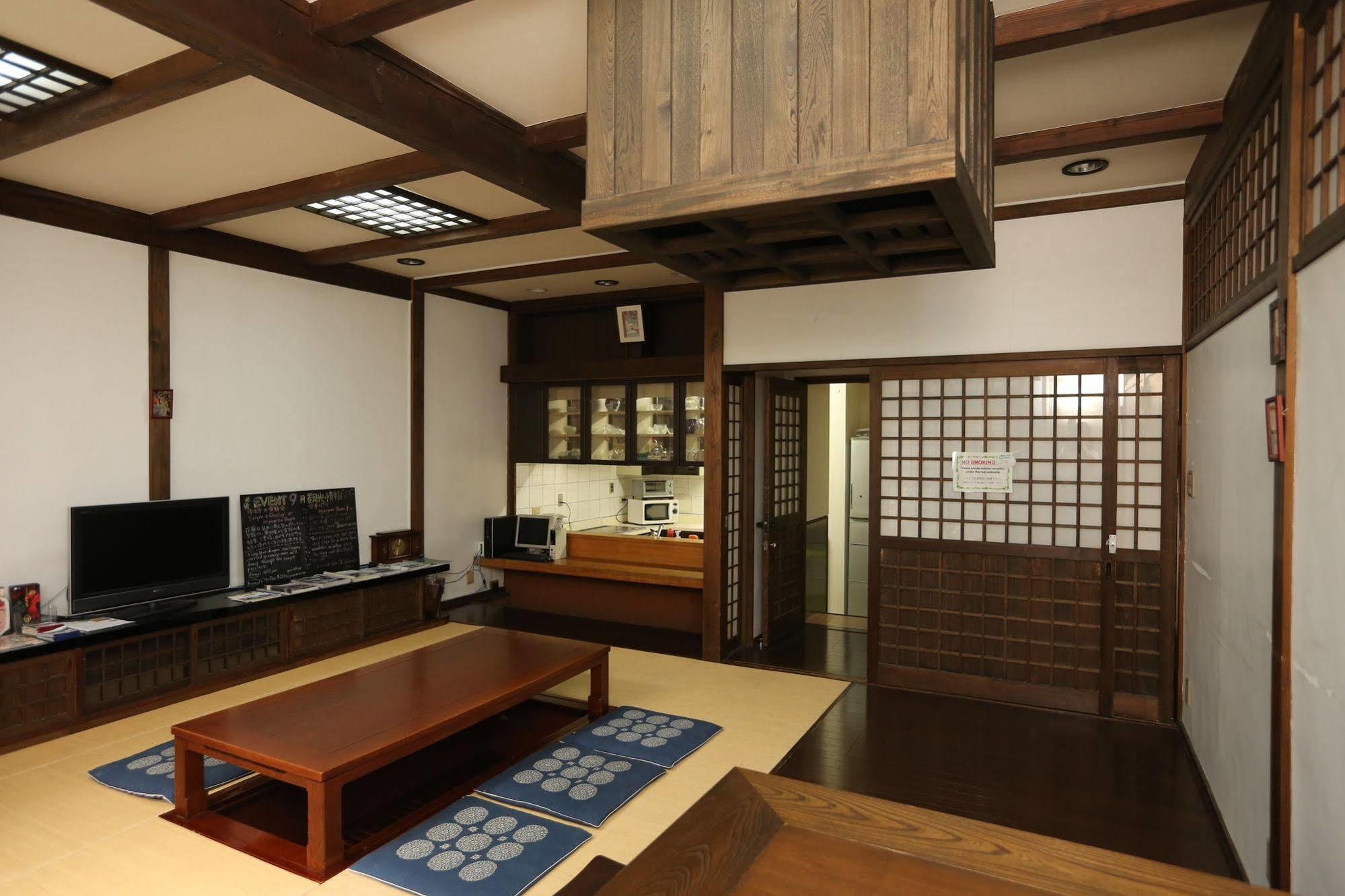Waraku House
